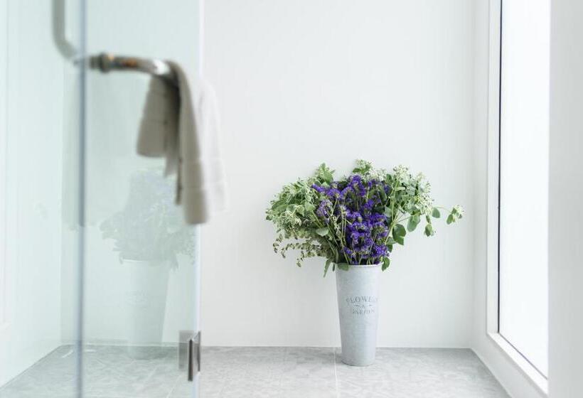 اتاق سوپریور با چشمانداز باغ, Costa Village Bangsaray