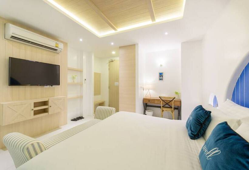 اتاق لوکس با وان آب گرم, Costa Village Bangsaray