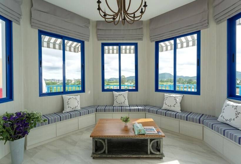 اتاق استاندارد با تراس, Costa Village Bangsaray