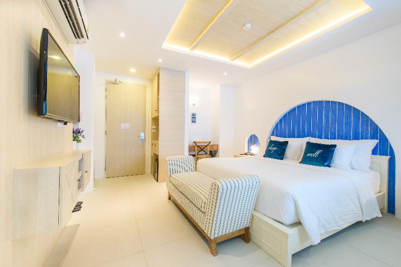 اتاق لوکس با وان آب گرم, Costa Village Bangsaray