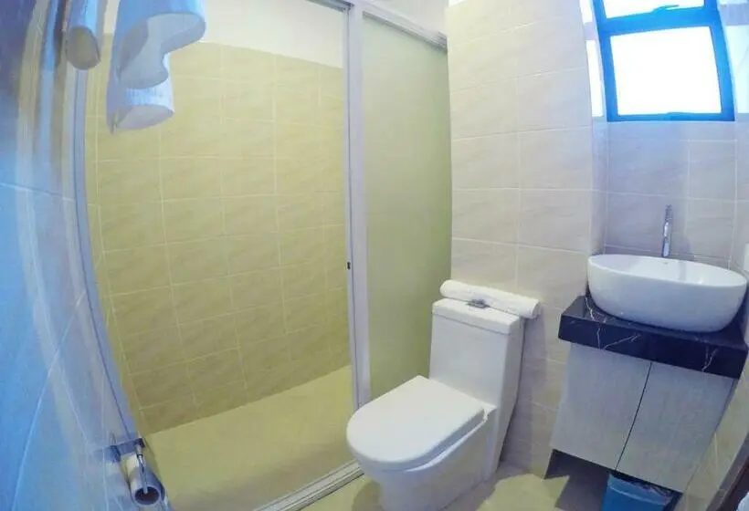 استودیوی لوکس, Golden Gate Suites