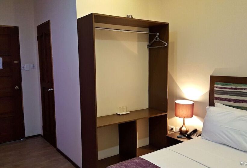 اتاق استاندارد با تخت دوبل, Golden Gate Suites