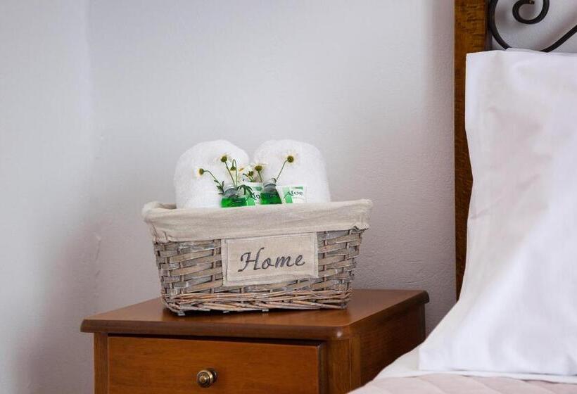 اتاق استاندارد چهار تخته, Iliada Rooms