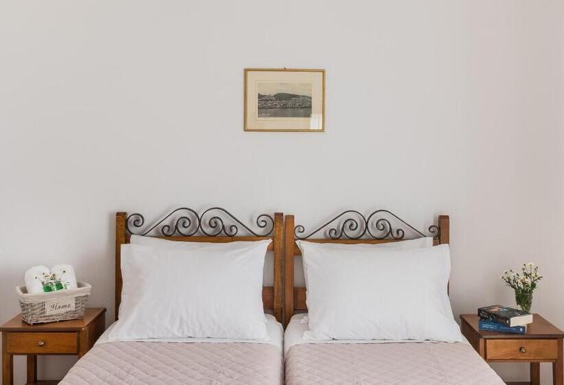 اتاق استاندارد چهار تخته, Iliada Rooms