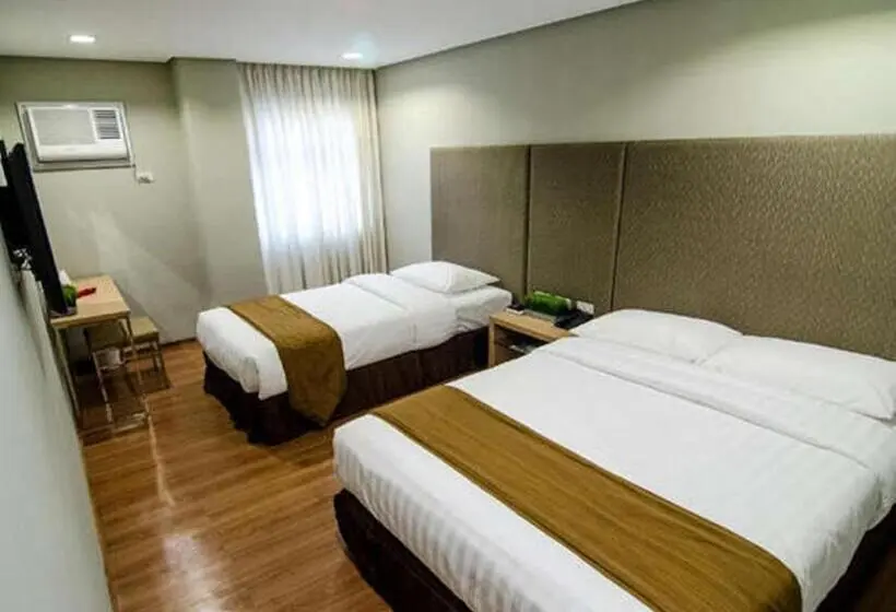 Superior Kolmen Hengen Huone, Madison Hotel Phl