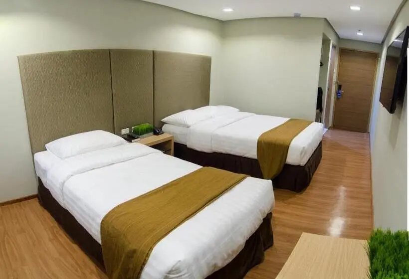 Superior Kolmen Hengen Huone, Madison Hotel Phl