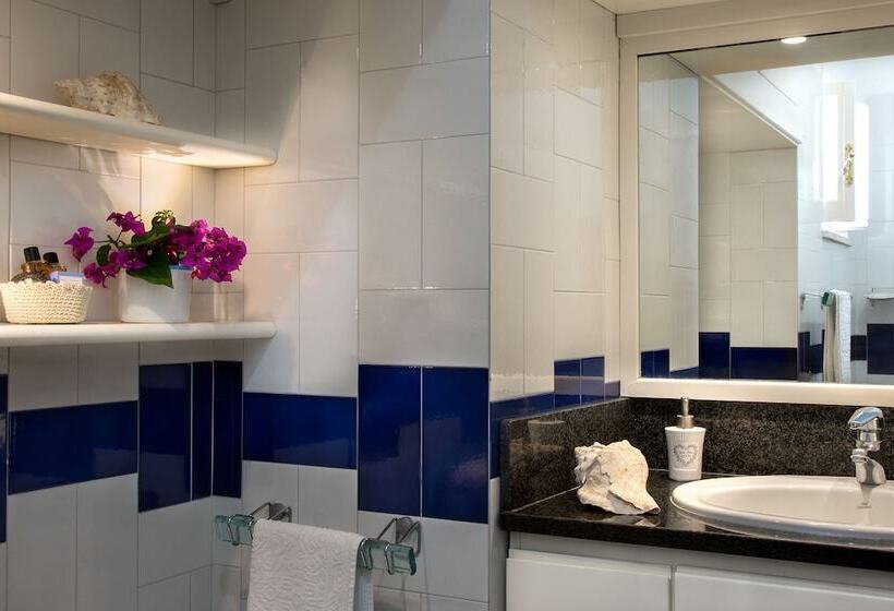 اتاق استاندارد با چشمانداز دریا, Riolinciano14 B&b