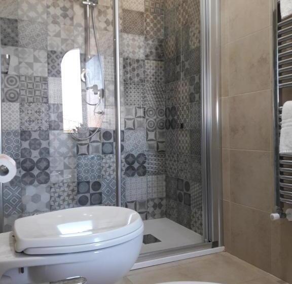 标准三人间, Art Hotel Pietrasanta