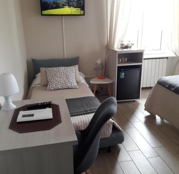 标准三人间, Art Hotel Pietrasanta