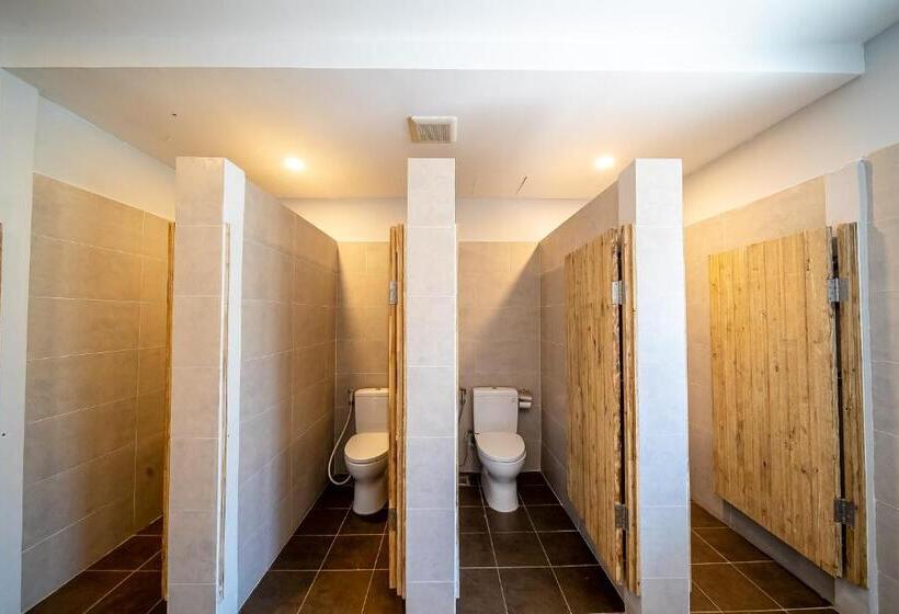 اتاق استاندارد سه تخته با سرویس بهداشتی مشترک, 9station Hostel & Bar Phu Quoc