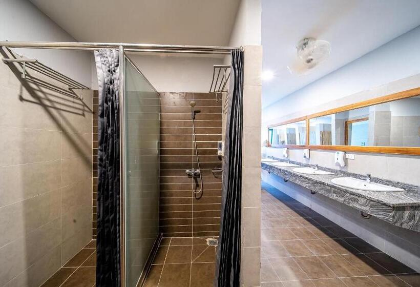 اتاق استاندارد چهارنفره با سرویس بهداشتی مشترک, 9station Hostel & Bar Phu Quoc