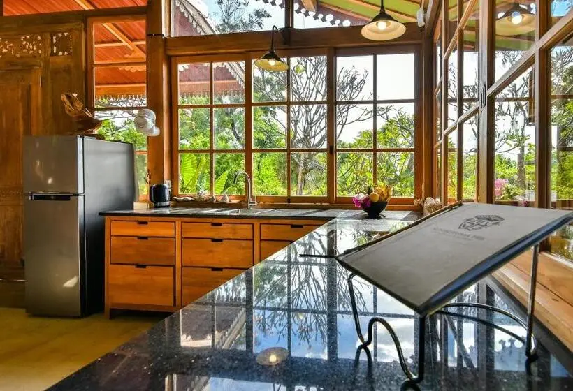 5寝室のヴィラ, Sumberkima Hill Retreat