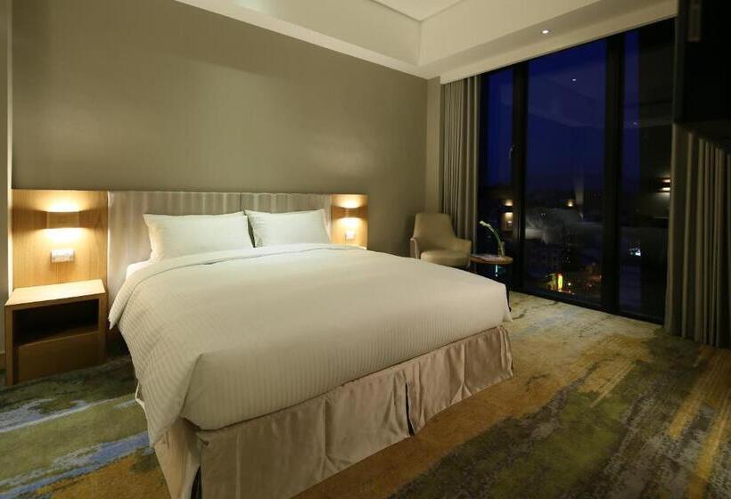 اتاق لوکس, South Urban