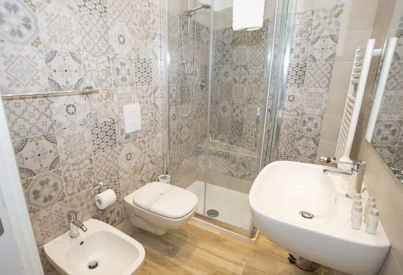 اتاق پریمیوم چهارنفره, Leonardo Da Vinci Guest House