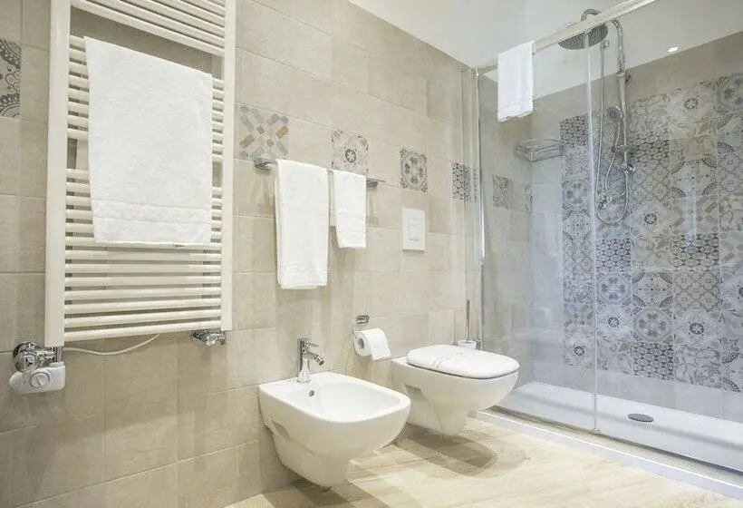 اتاق لوکس با بالکن, Leonardo Da Vinci Guest House