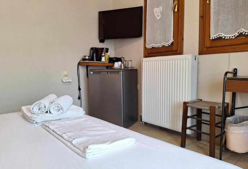 اتاق استاندارد با بالکن, Skourgias Rooms