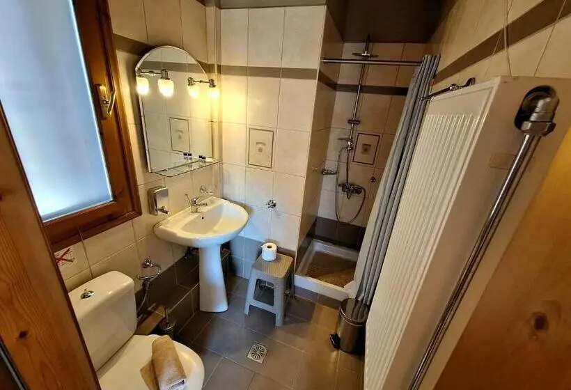 Basic-huone, Skourgias Rooms