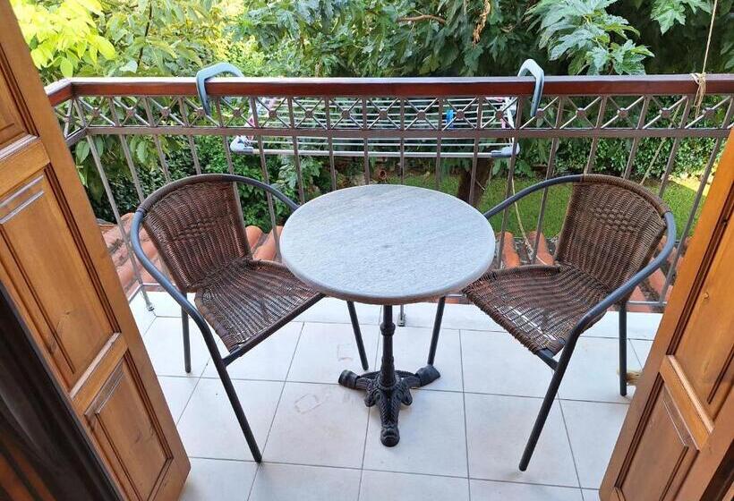 バルコニー付きスタンダードトリプルルーム, Skourgias Rooms