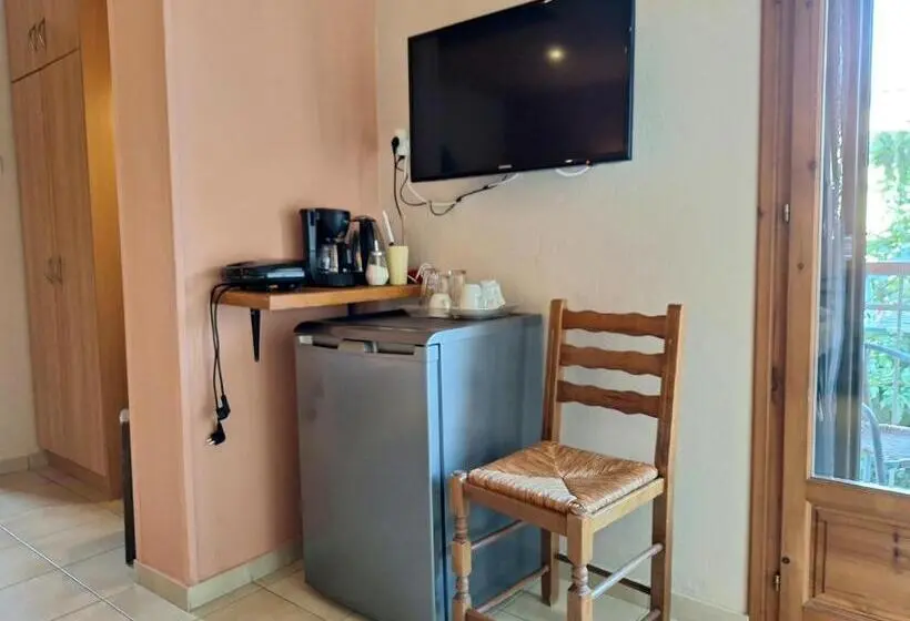 Standard Kolmen Hengen Huone Parveke, Skourgias Rooms