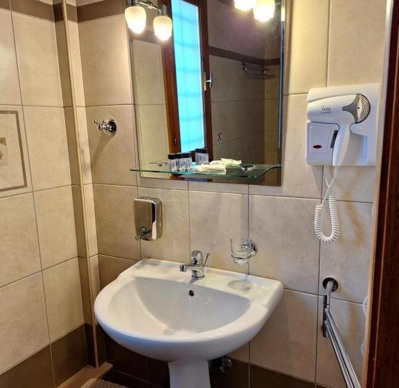 اتاق استاندارد سه تخته با بالکن, Skourgias Rooms