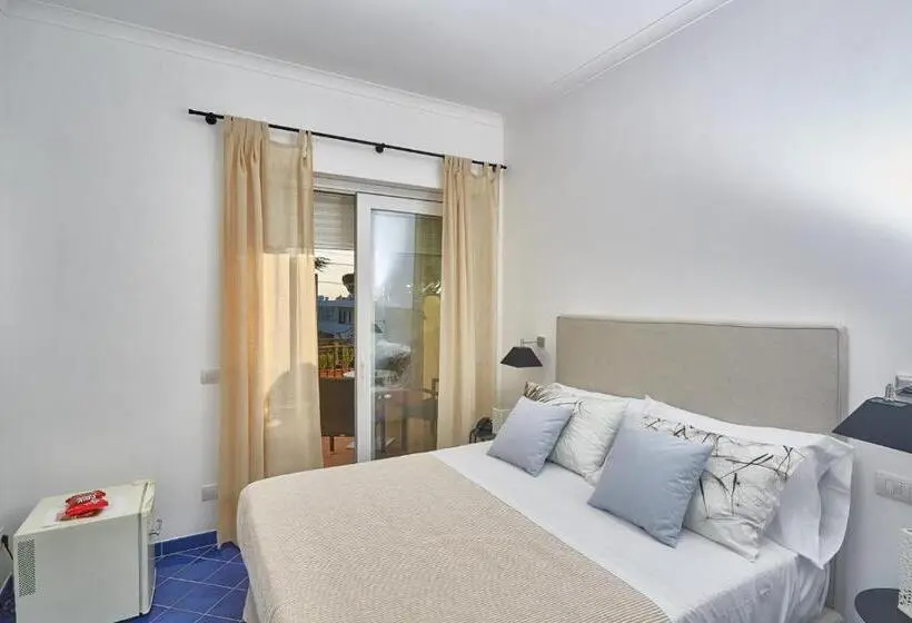 Deluxe-huone Sivuttainen Merinäkymä, Victoria Place
