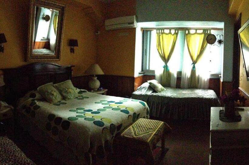 חדר סטנדרט לשלושה, La Castellana