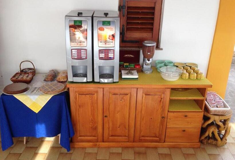 オーシャンビュースタンダードルームテラス付き, B&b Da Luca