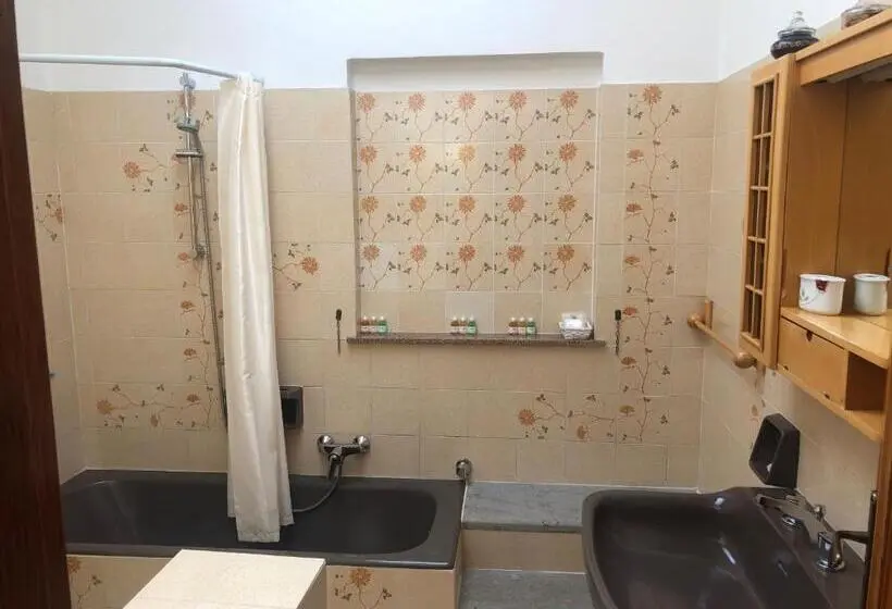 اتاق استاندارد سه نفره, B&b Da Luca