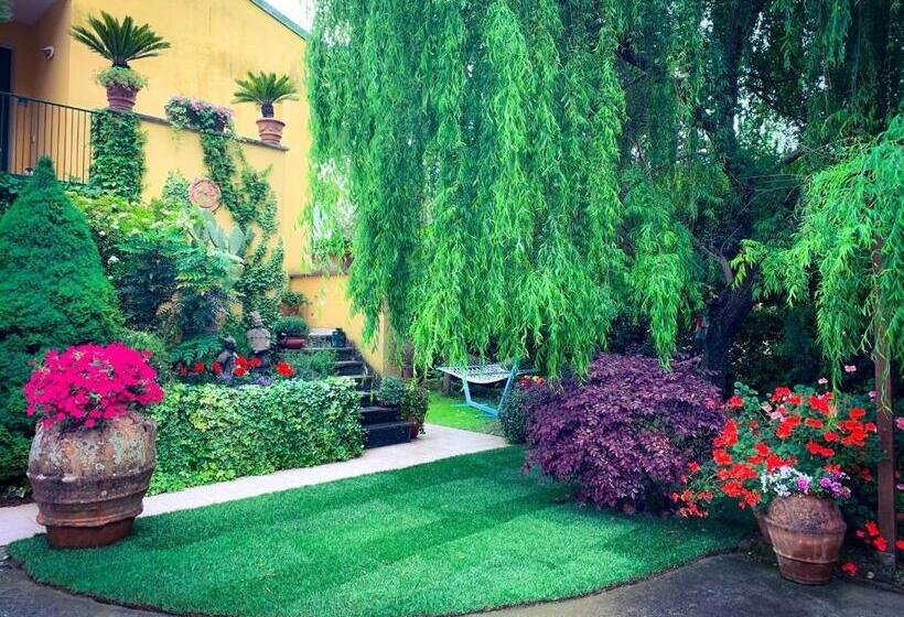 Апартаменты 1 Спальня Вид на Сад, Le Pinette