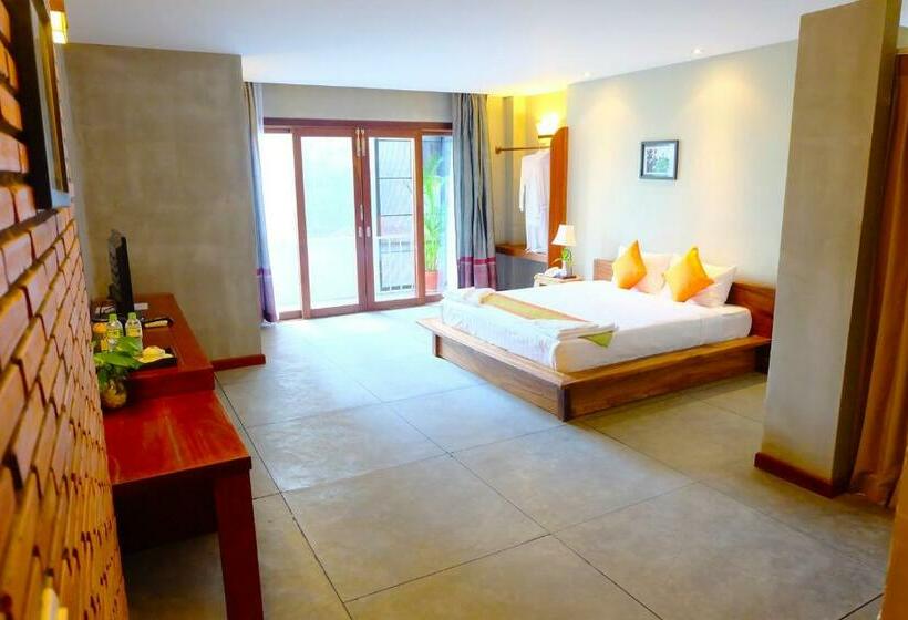 バルコニー付スイート, Saravoan Royal Palace