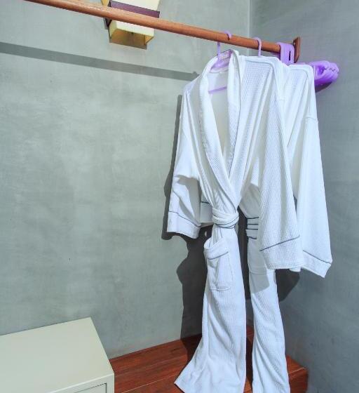 スタンダードシングルルーム, Saravoan Royal Palace