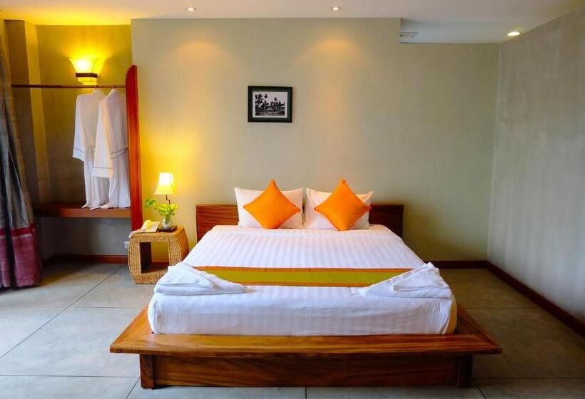 バルコニー付スイート, Saravoan Royal Palace