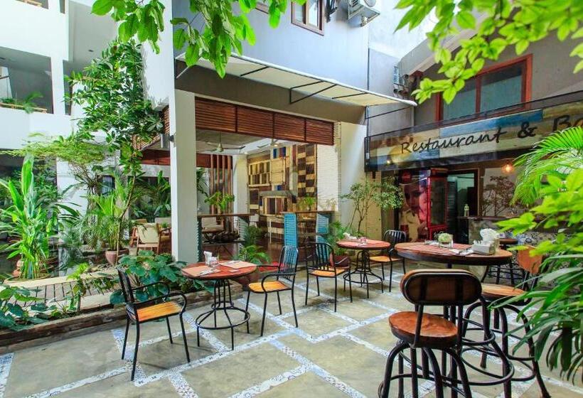 バルコニー付スイート, Saravoan Royal Palace