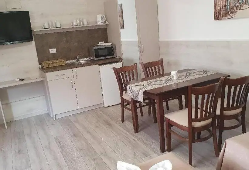 استودیوی استاندارد, Family Hotel Kedara