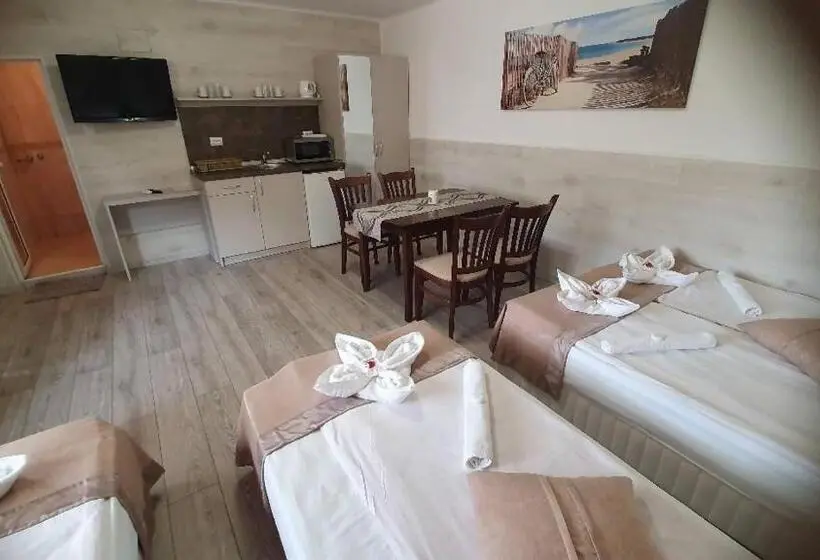استودیوی استاندارد, Family Hotel Kedara