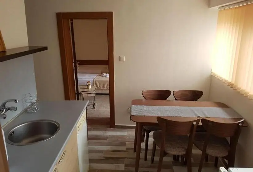 استودیوی استاندارد, Family Hotel Kedara