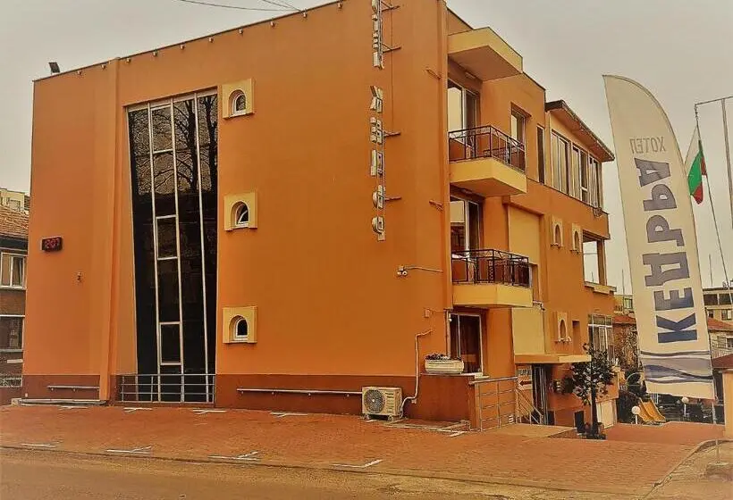 استودیوی استاندارد, Family Hotel Kedara