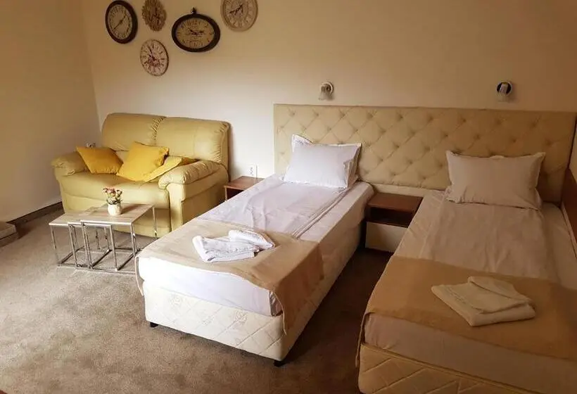 استودیوی استاندارد, Family Hotel Kedara