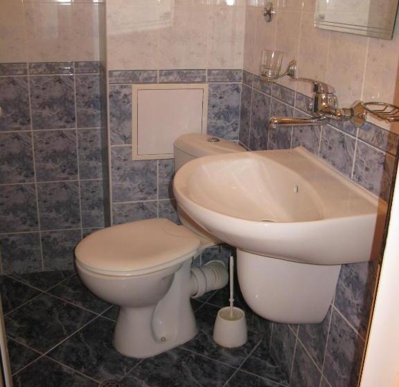 غرفة قياسية فردية, Nakra