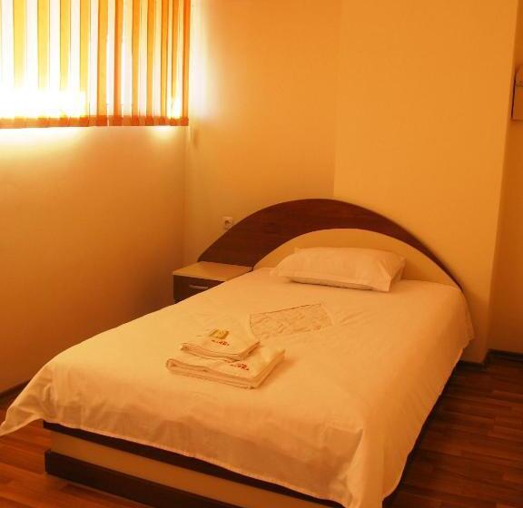 غرفة قياسية فردية, Nakra