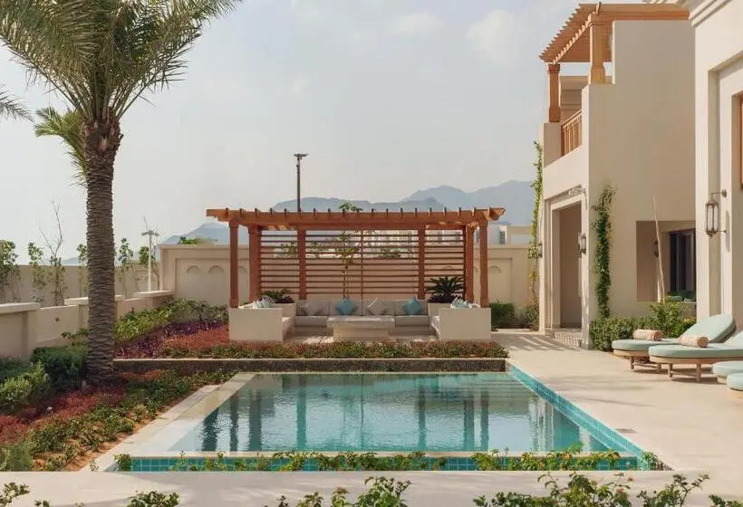 Huoneisto 4 Makuuhuonetta, Naama Beach Villas & Spa