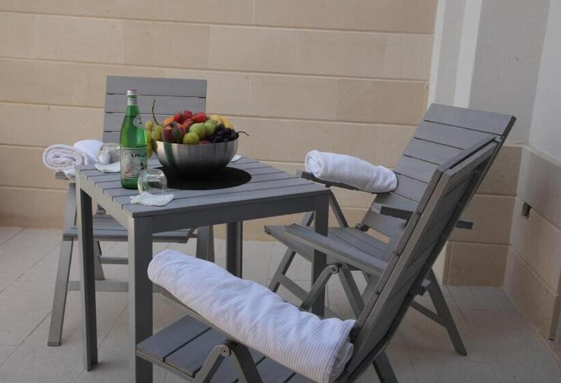 Standard Triple Room with Terrace