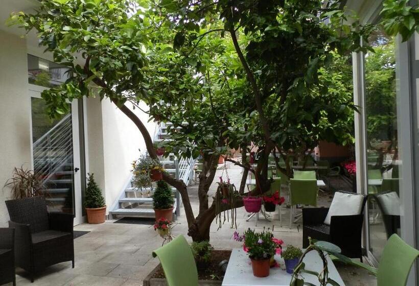 آپارتمان 1 خوابه با بالکن, Cav Brunella