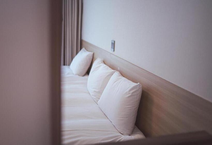 חדר משפחתי, Kenny Stay Jeju Seogwipo