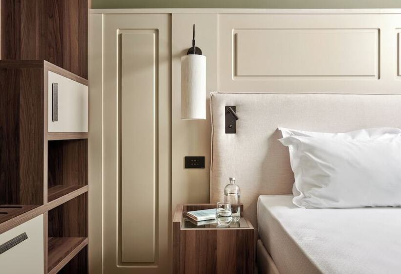 جناح سوبيريور مطل علي البحر, Maximilian Suites