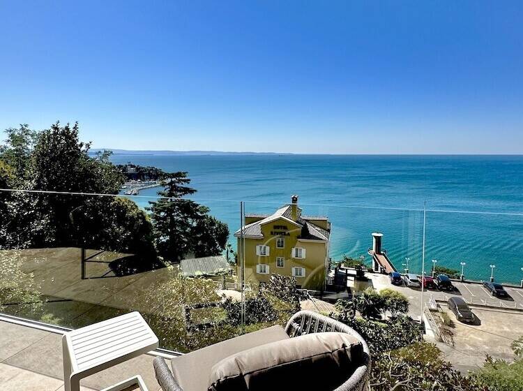 جناح سوبيريور مطل علي البحر, Maximilian Suites