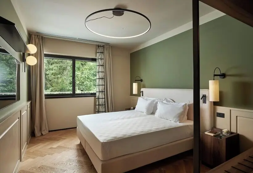 2 Bedrooms Suite Sea View, Maximilian Suites