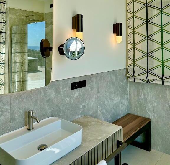 جناح سوبيريور مطل علي البحر, Maximilian Suites