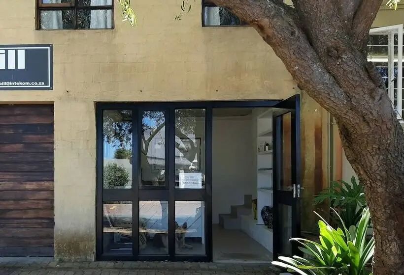 استودیوی استاندارد, Hornbill House