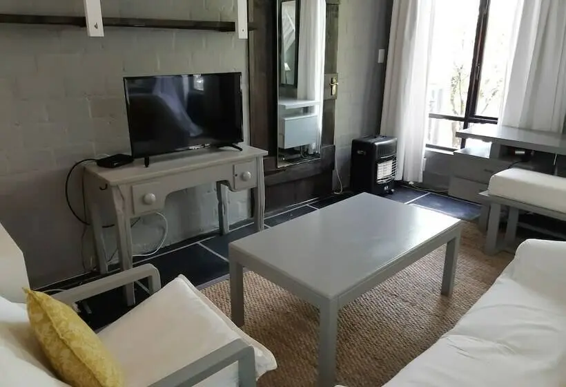 استودیوی استاندارد, Hornbill House